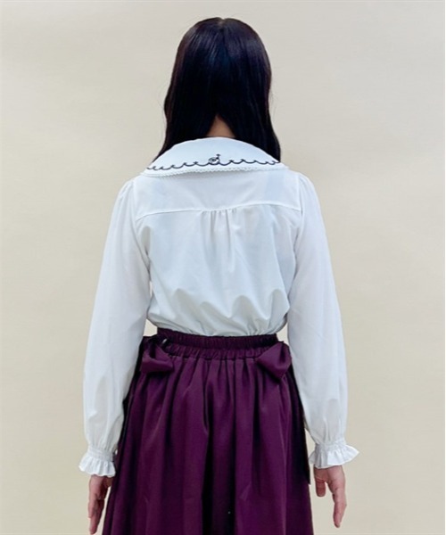 axes femme POETIQUE(アクシーズファムポエティック)の「フリュイ・コンフィ刺繍ブラウス(シャツ/ブラウス・レディース・クリーム/ブラック/ホワイト・MEDIUM)」の5枚目の写真