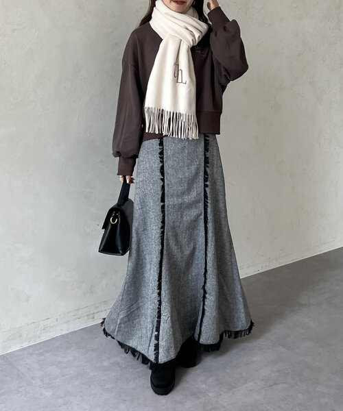 Thevon（ゼボン）の「Thロゴ刺繍カラーストール（マフラー・レディース・アイボリー/サックスブルー/レッド系その他/ベージュ・FREE）」の7枚目の写真