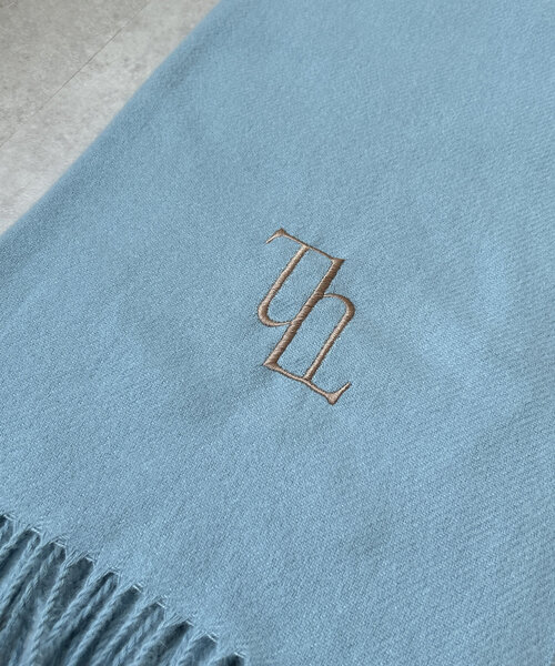 Thevon（ゼボン）の「Thロゴ刺繍カラーストール（マフラー・レディース・アイボリー/サックスブルー/レッド系その他/ベージュ・FREE）」の20枚目の写真