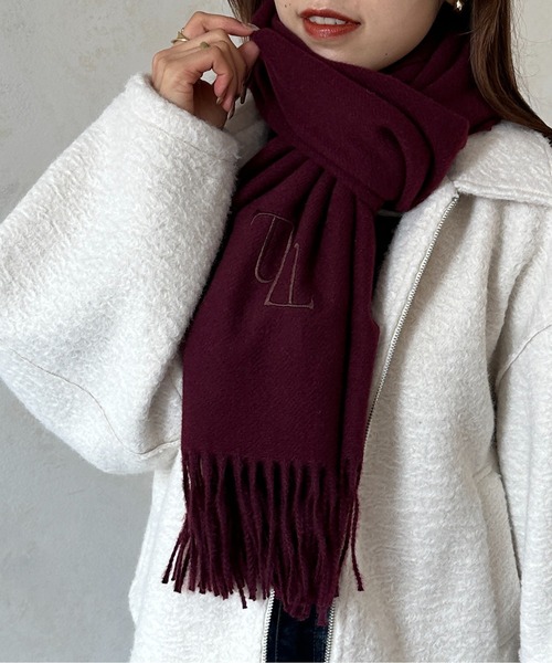 Thevon（ゼボン）の「Thロゴ刺繍カラーストール（マフラー・レディース・アイボリー/サックスブルー/レッド系その他/ベージュ・FREE）」の4枚目の写真