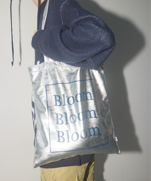 SLY（スライ）の「LOGO PRINT TOTE BAG ロゴ プリント トート バッグ（トートバッグ・レディース・ネイビー・FREE）」の2枚目の写真