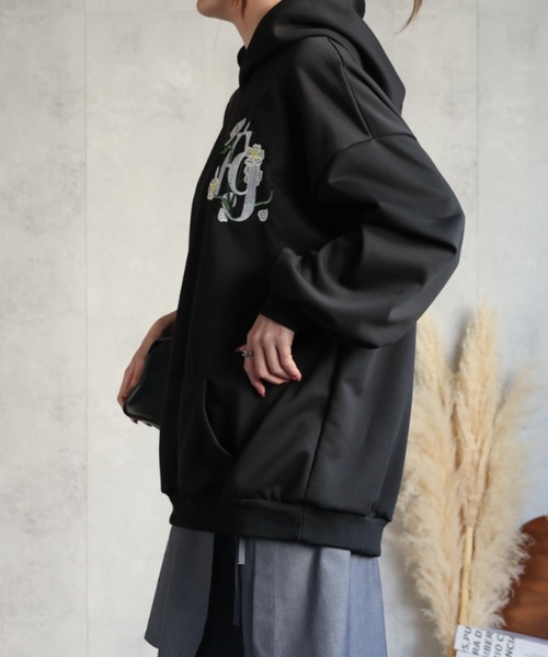 CREARE -LINO-（クレアーレリノ）の「〈ユニセックス商品〉ミニ裏毛 フラワー刺繍パーカー/フーディー（パーカー・レディース・ブラック系その他/グレー系その他・M）」の18枚目の写真