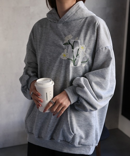 CREARE -LINO-（クレアーレリノ）の「〈ユニセックス商品〉ミニ裏毛 フラワー刺繍パーカー/フーディー（パーカー・レディース・ブラック系その他/グレー系その他・M）」の9枚目の写真