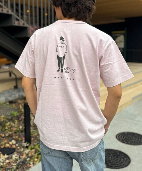 BARNS OUTFITTERS(バーンズアウトフィッターズ)の「【BARNS OUTFITTERS】別注タフネックT PARTNER 25SS(Tシャツ/カットソー・メンズ・ホワイト/キナリ/ピンク/チャコールグレー・S/M/L)」の4枚目の写真