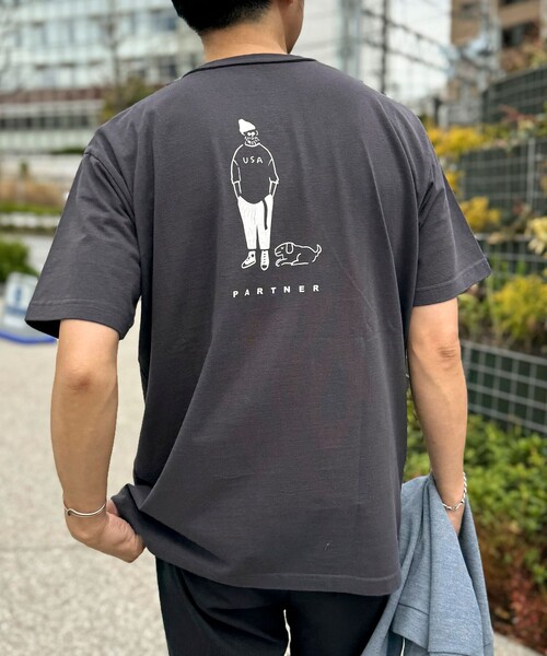 BARNS OUTFITTERS(バーンズアウトフィッターズ)の「【BARNS OUTFITTERS】別注タフネックT PARTNER 25SS(Tシャツ/カットソー・メンズ・ホワイト/キナリ/ピンク/チャコールグレー・S/M/L)」の1枚目の写真