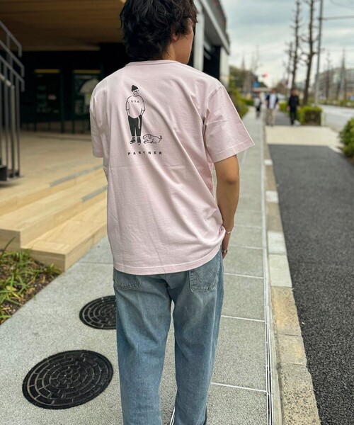 BARNS OUTFITTERS(バーンズアウトフィッターズ)の「【BARNS OUTFITTERS】別注タフネックT PARTNER 25SS(Tシャツ/カットソー・メンズ・ホワイト/キナリ/ピンク/チャコールグレー・S/M/L)」の19枚目の写真