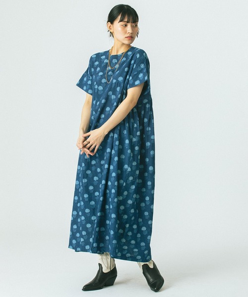 ROSE BUD(ローズバッド)の「(GENE HEAVENS)INDIGO FLOWER SMOCK DRESS(ワンピース・レディース・ブルー・ONE SIZE)」の3枚目の写真