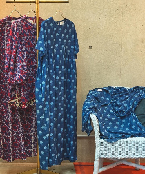ROSE BUD(ローズバッド)の「(GENE HEAVENS)INDIGO FLOWER SMOCK DRESS(ワンピース・レディース・ブルー・ONE SIZE)」の10枚目の写真