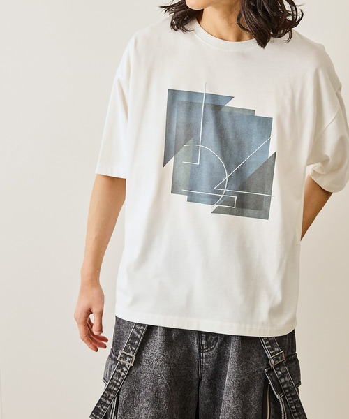 JUNRED(ジュンレッド)の「ジオメトリックアートTシャツ(Tシャツ/カットソー・メンズ・ホワイト/ブラック・S/M/L)」の1枚目の写真
