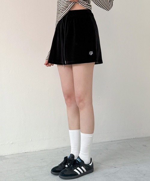 muahmuah(ムーアムーア)の「A'GEM/9 × .kom 『muah muah/ムーアムーア』 VELOUR TRAINING SKIRT/ベロア トレーニング スカート(スカート・レディース・ベージュ/ピンク/ブラック/グレー・FREE)」の5枚目の写真