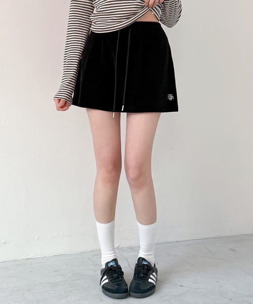 muahmuah(ムーアムーア)の「A'GEM/9 × .kom 『muah muah/ムーアムーア』 VELOUR TRAINING SKIRT/ベロア トレーニング スカート(スカート・レディース・ベージュ/ピンク/ブラック/グレー・FREE)」の6枚目の写真