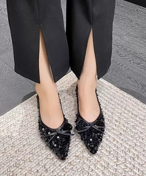 ampm（エーエムピーエム）の「スパンコールポンティッドトゥフラットパンプス（パンプス・レディース・シルバー/ブラック・40/39/38/37/36/35）」の3枚目の写真