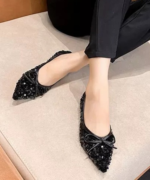 ampm（エーエムピーエム）の「スパンコールポンティッドトゥフラットパンプス（パンプス・レディース・シルバー/ブラック・40/39/38/37/36/35）」の9枚目の写真