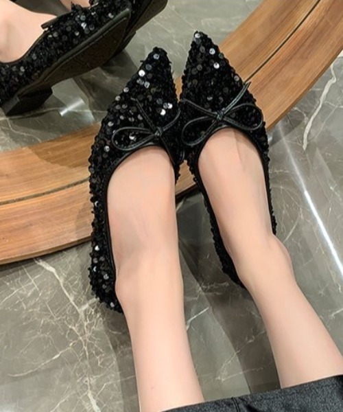 ampm（エーエムピーエム）の「スパンコールポンティッドトゥフラットパンプス（パンプス・レディース・シルバー/ブラック・40/39/38/37/36/35）」の8枚目の写真