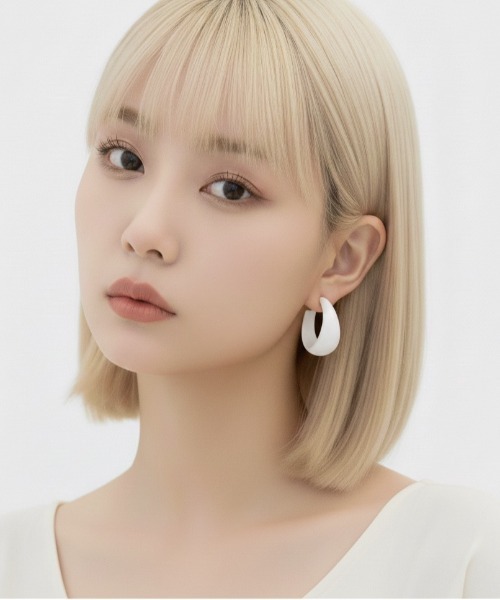 rae(レイ)の「【rae】ビッグフープピアス(ピアス(両耳用)・レディース・ピンク/ブルー/ライトピンク/バーガンディー/ブラック/ブルー系/イエロー/オレンジ/ホワイト/グリーン/レッド・FREE)」の2枚目の写真