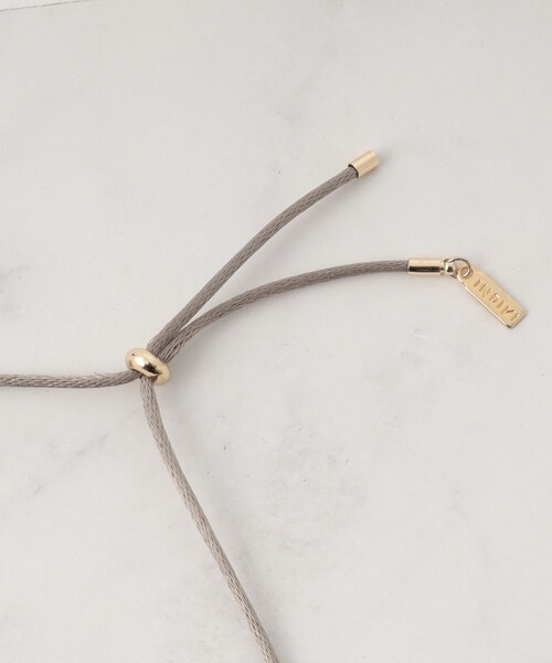 INDIVI（インディヴィ）の「【フリー調整】マーブル調樹脂ロングネックレス（ネックレス・レディース・ベージュ系その他7/ブラック系3・00）」の5枚目の写真