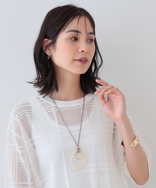 INDIVI（インディヴィ）の「【フリー調整】マーブル調樹脂ロングネックレス（ネックレス・レディース・ベージュ系その他7/ブラック系3・00）」の9枚目の写真