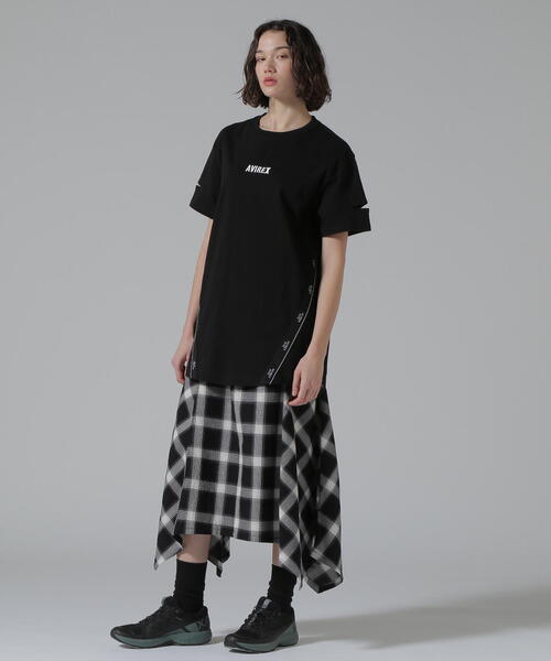 AVIREX(アヴィレックス)の「CUFFS OPEN LOGO TAPE EMBROIDERED ONEPIECE/カフスオープンロゴテープ刺繍ワンピース(ワンピース・レディース・ブラック/パープル/ホワイト系2・F)」の6枚目の写真