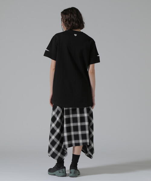 AVIREX(アヴィレックス)の「CUFFS OPEN LOGO TAPE EMBROIDERED ONEPIECE/カフスオープンロゴテープ刺繍ワンピース(ワンピース・レディース・ブラック/パープル/ホワイト系2・F)」の7枚目の写真