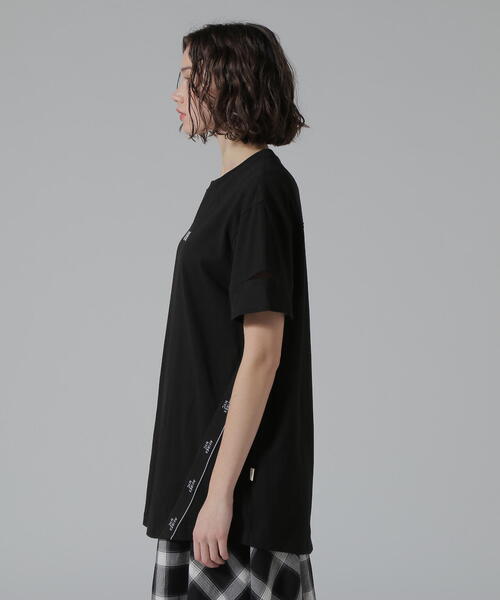 AVIREX(アヴィレックス)の「CUFFS OPEN LOGO TAPE EMBROIDERED ONEPIECE/カフスオープンロゴテープ刺繍ワンピース(ワンピース・レディース・ブラック/パープル/ホワイト系2・F)」の8枚目の写真