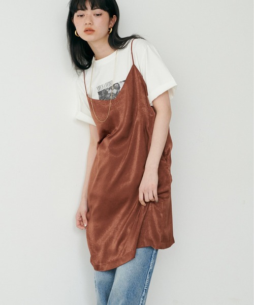 LARUTA(ラルータ)の「【LARUTA】マットバックサテンチュニックワンピース(キャミソール・レディース・ブラック/ブラウン・FREE)」の2枚目の写真