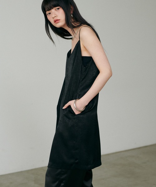 LARUTA(ラルータ)の「【LARUTA】マットバックサテンチュニックワンピース(キャミソール・レディース・ブラック/ブラウン・FREE)」の8枚目の写真