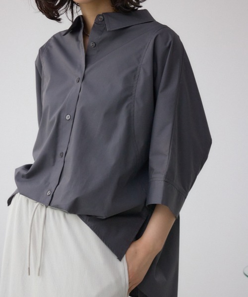AZUL by moussy（アズールバイマウジー）の「タックヘムコクーンシャツ（シャツ/ブラウス・レディース・ブラック/アイボリー/グレー・FREE）」の3枚目の写真