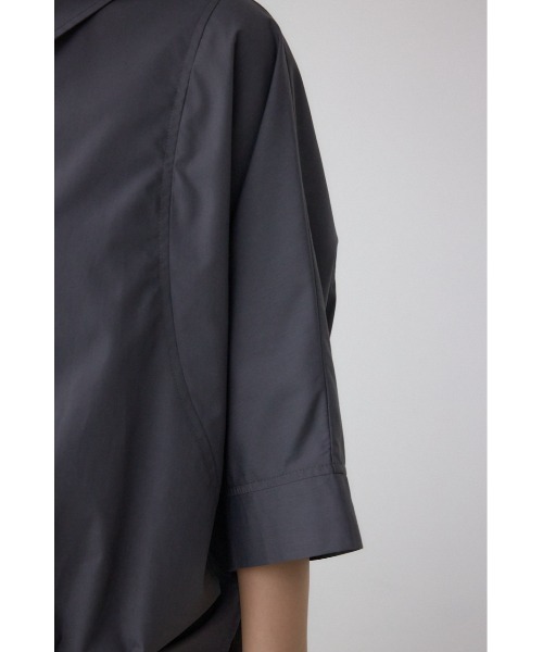 AZUL by moussy（アズールバイマウジー）の「タックヘムコクーンシャツ（シャツ/ブラウス・レディース・ブラック/アイボリー/グレー・FREE）」の5枚目の写真