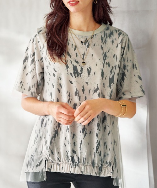 BELLUNA PLUS(ベルーナ)の「チュール重ねアニマルプリントプルオーバー(Tシャツ/カットソー・レディース・ブラック系その他/ライトグレー系・MEDIUM/LARGE/X-LARGE)」の1枚目の写真