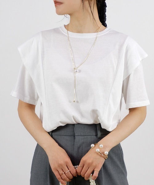 CLOTHY(クロシィ)の「【トレンドライクなこなれアイテム!】ラッフルデザインTシャツ(Tシャツ/カットソー・レディース・アイボリー/ブラック/オフホワイト/ネイビー・LARGE/MEDIUM)」の1枚目の写真