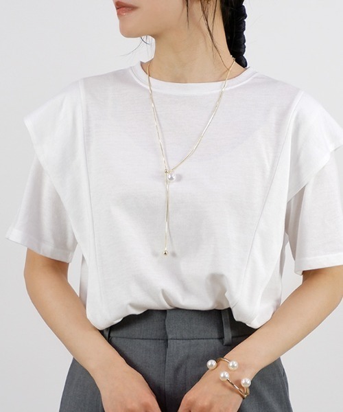 CLOTHY(クロシィ)の「【トレンドライクなこなれアイテム!】ラッフルデザインTシャツ(Tシャツ/カットソー・レディース・アイボリー/ブラック/オフホワイト/ネイビー・LARGE/MEDIUM)」の5枚目の写真