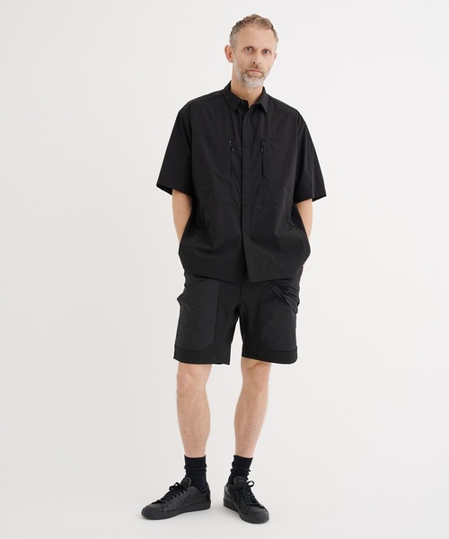 WHITE MOUNTAINEERING(ホワイトマウンテニアリング)の「【White Mountaineering / ホワイトマウンテニアリング】別注 STRETCHED HYBRID S/S SHIRTS(シャツ/ブラウス・メンズ・ブラック・0/1/2/3)」の3枚目の写真