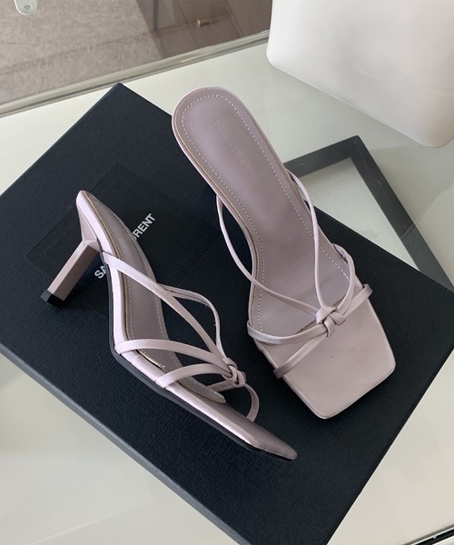 Jasmine Grandiflorum(ジャスミングランディフローラム)の「【Jasmine】ストラップスクエアトゥサンダル (SS)(サンダル・レディース・パープル/ホワイト/ブラック・22.5cm/23.0cm/23.5cm/24.0cm/24.5cm)」の5枚目の写真