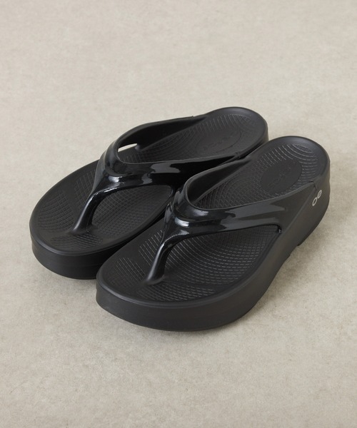 【OOFOS 】10 Corso Como コラボ Original サンダル 黒 希少モデ OOFOS/OOmega(サンダル)|OOFOS(ウーフォス)のファッション