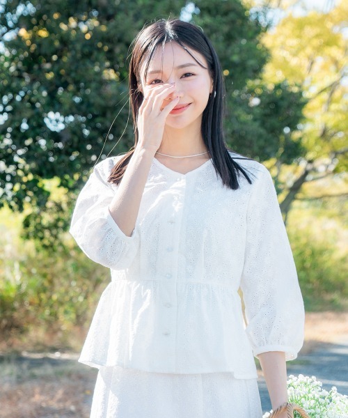 Petitjo（プッチージョ）の「小さいサイズ　綿100％透かし刺繍Vネックペプラムブラウス　低身長さん・小柄女性（シャツ/ブラウス・レディース・オフホワイト/ブラック・PL/PS/PSS/PM）」の7枚目の写真