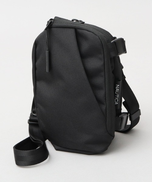 NAUTICA(ノーティカ)の「CORDURAポリエステル マグネットバックル 縦型 ミニショルダーバッグ(ショルダーバッグ・メンズ・ブラック・FREE)」の2枚目の写真