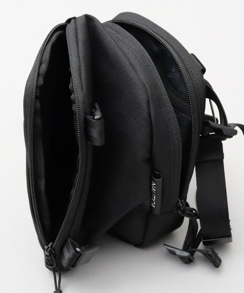 NAUTICA(ノーティカ)の「CORDURAポリエステル マグネットバックル 縦型 ミニショルダーバッグ(ショルダーバッグ・メンズ・ブラック・FREE)」の8枚目の写真