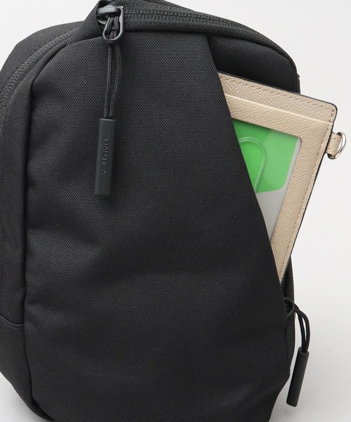 NAUTICA(ノーティカ)の「CORDURAポリエステル マグネットバックル 縦型 ミニショルダーバッグ(ショルダーバッグ・メンズ・ブラック・FREE)」の14枚目の写真