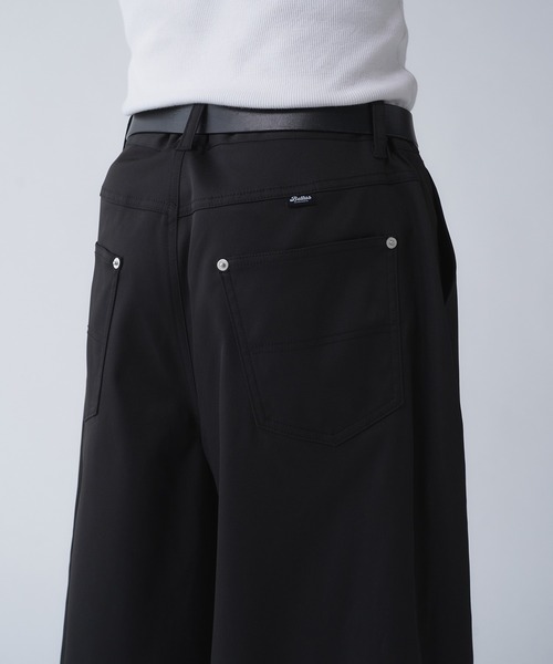 Adoon plain(アドーンプレーン)の「POLYESTER WIDE CURVE DESIGN SLACKS / ポリエステルワイドカーブデザインスラックス(スラックス・メンズ・チャコールグレー/ブラック・SMALL/LARGE/MEDIUM)」の13枚目の写真
