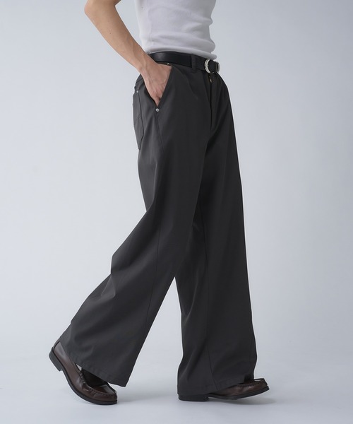 Adoon plain(アドーンプレーン)の「POLYESTER WIDE CURVE DESIGN SLACKS / ポリエステルワイドカーブデザインスラックス(スラックス・メンズ・チャコールグレー/ブラック・SMALL/LARGE/MEDIUM)」の19枚目の写真