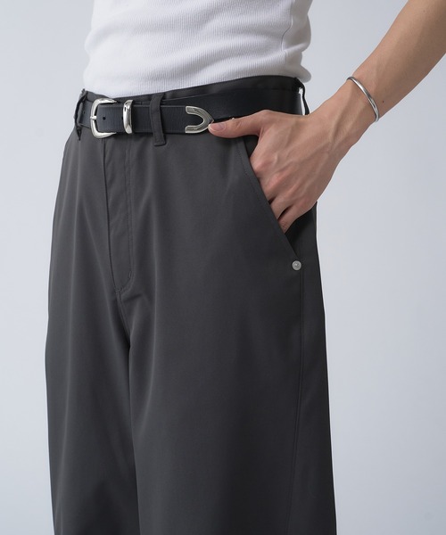 Adoon plain(アドーンプレーン)の「POLYESTER WIDE CURVE DESIGN SLACKS / ポリエステルワイドカーブデザインスラックス(スラックス・メンズ・チャコールグレー/ブラック・SMALL/LARGE/MEDIUM)」の21枚目の写真