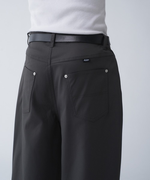 Adoon plain(アドーンプレーン)の「POLYESTER WIDE CURVE DESIGN SLACKS / ポリエステルワイドカーブデザインスラックス(スラックス・メンズ・チャコールグレー/ブラック・SMALL/LARGE/MEDIUM)」の22枚目の写真