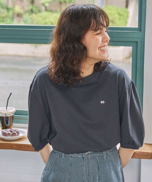 MONO-MART LADY'S(モノマートレディース)の「ナンバリング刺繍 パフスリーブ 半袖Tシャツ(Tシャツ/カットソー・レディース・アイボリー/スミクロ/オフホワイト・FREE)」の15枚目の写真