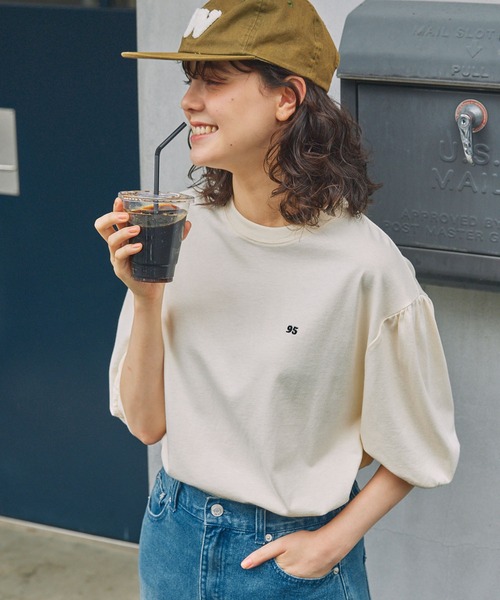MONO-MART LADY'S(モノマートレディース)の「ナンバリング刺繍 パフスリーブ 半袖Tシャツ(Tシャツ/カットソー・レディース・アイボリー/スミクロ/オフホワイト・FREE)」の6枚目の写真