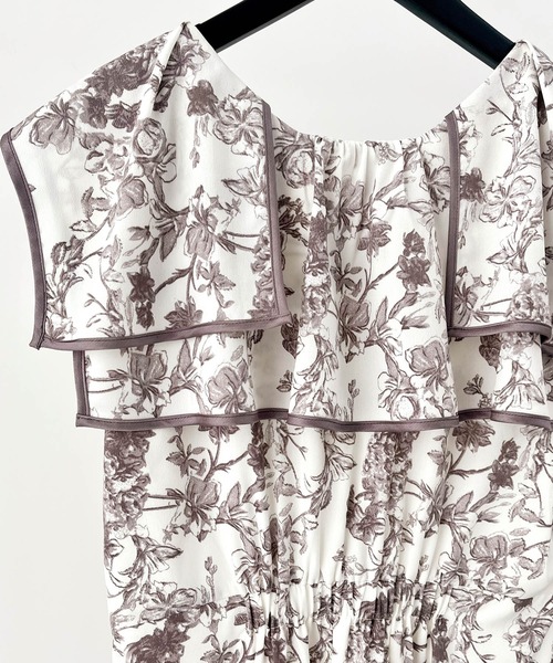 SAISON DE PAPILLON(セゾンドパピヨン)の「ラッフルカラー花柄ロングワンピース(ワンピース・レディース・グレー・L/M/S)」の12枚目の写真