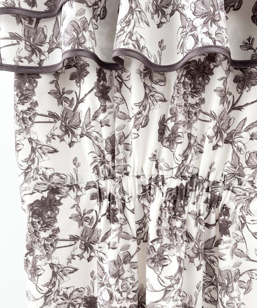 SAISON DE PAPILLON(セゾンドパピヨン)の「ラッフルカラー花柄ロングワンピース(ワンピース・レディース・グレー・L/M/S)」の13枚目の写真
