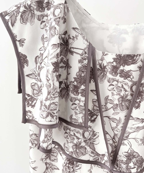 SAISON DE PAPILLON(セゾンドパピヨン)の「ラッフルカラー花柄ロングワンピース(ワンピース・レディース・グレー・L/M/S)」の14枚目の写真