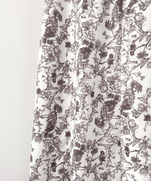 SAISON DE PAPILLON(セゾンドパピヨン)の「ラッフルカラー花柄ロングワンピース(ワンピース・レディース・グレー・L/M/S)」の15枚目の写真