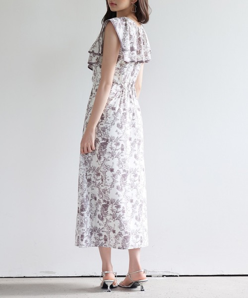SAISON DE PAPILLON(セゾンドパピヨン)の「ラッフルカラー花柄ロングワンピース(ワンピース・レディース・グレー・L/M/S)」の3枚目の写真