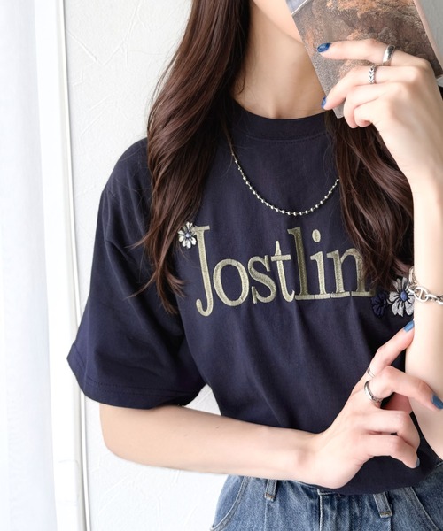 classicalelf（クラシカルエルフ）の「ナチュラルな中に、さりげない華。綿100％ロゴ×フラワー刺繍ビッグTシャツ（半袖）（Tシャツ/カットソー・レディース・チャコール/ネイビー/オートミール/ホワイト/グレイッシュベージュ・LARGE/MEDIUM/SMALL/X-LARGE）」の5枚目の写真